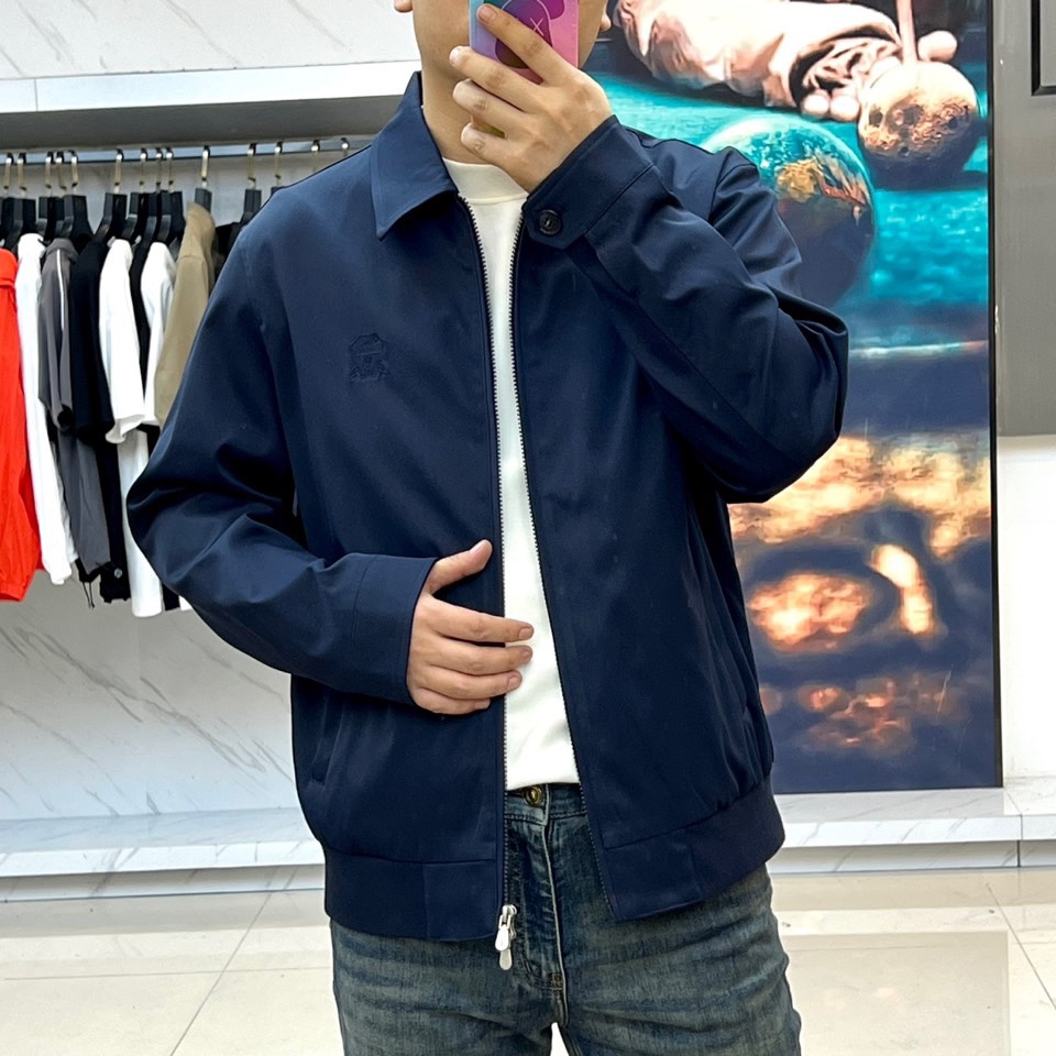 
Brunello cucinelli-BC 2025秋冬新款时尚刺绣商务休闲防风翻领夹克外套。颇具意大