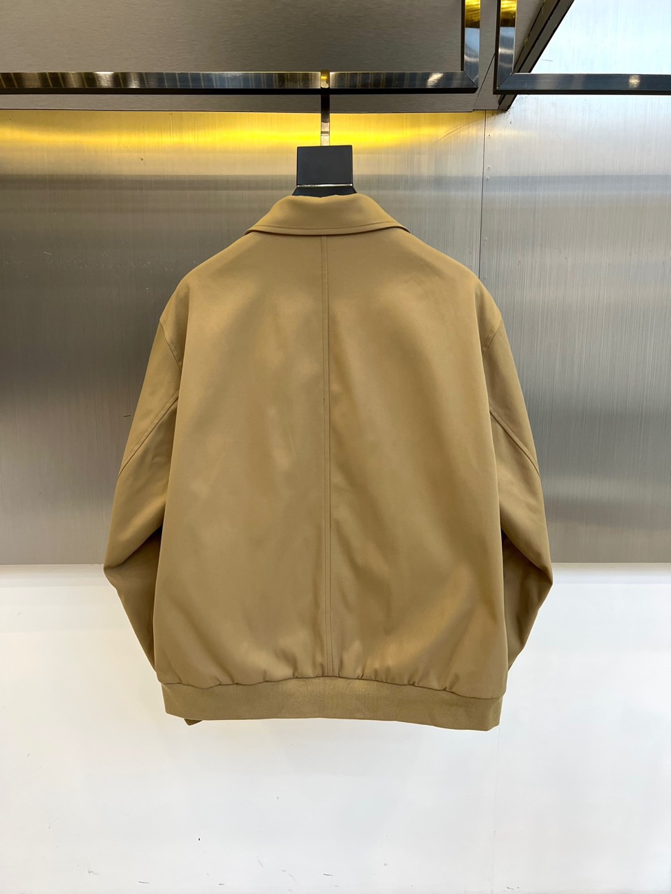 
Brunello cucinelli-BC 2025秋冬新款时尚刺绣商务休闲防风翻领夹克外套。颇具意大