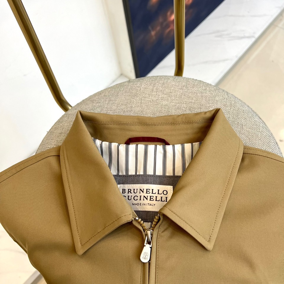 
Brunello cucinelli-BC 2025秋冬新款时尚刺绣商务休闲防风翻领夹克外套。颇具意大