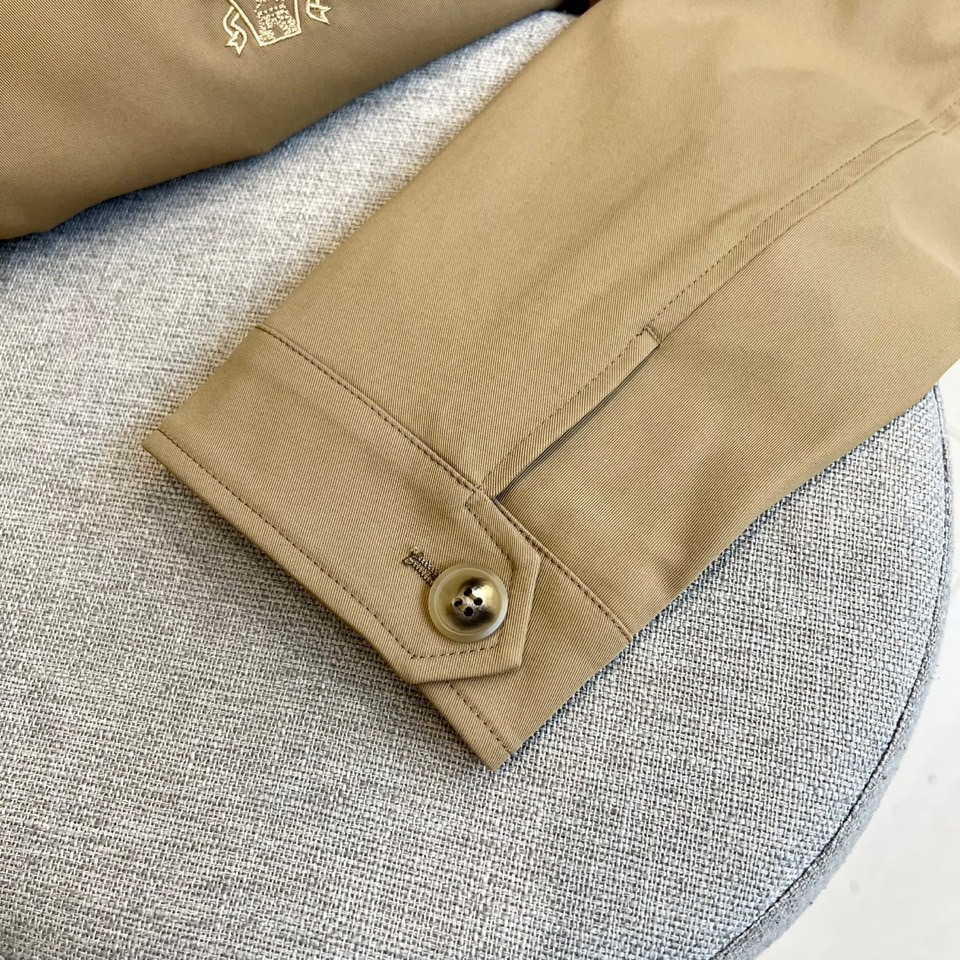 
Brunello cucinelli-BC 2025秋冬新款时尚刺绣商务休闲防风翻领夹克外套。颇具意大