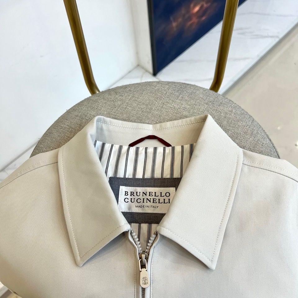 
Brunello cucinelli-BC 2025秋冬新款时尚刺绣商务休闲防风翻领夹克外套。颇具意大