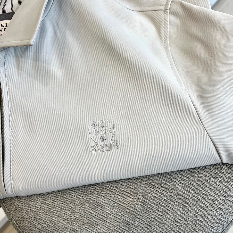 
Brunello cucinelli-BC 2025秋冬新款时尚刺绣商务休闲防风翻领夹克外套。颇具意大