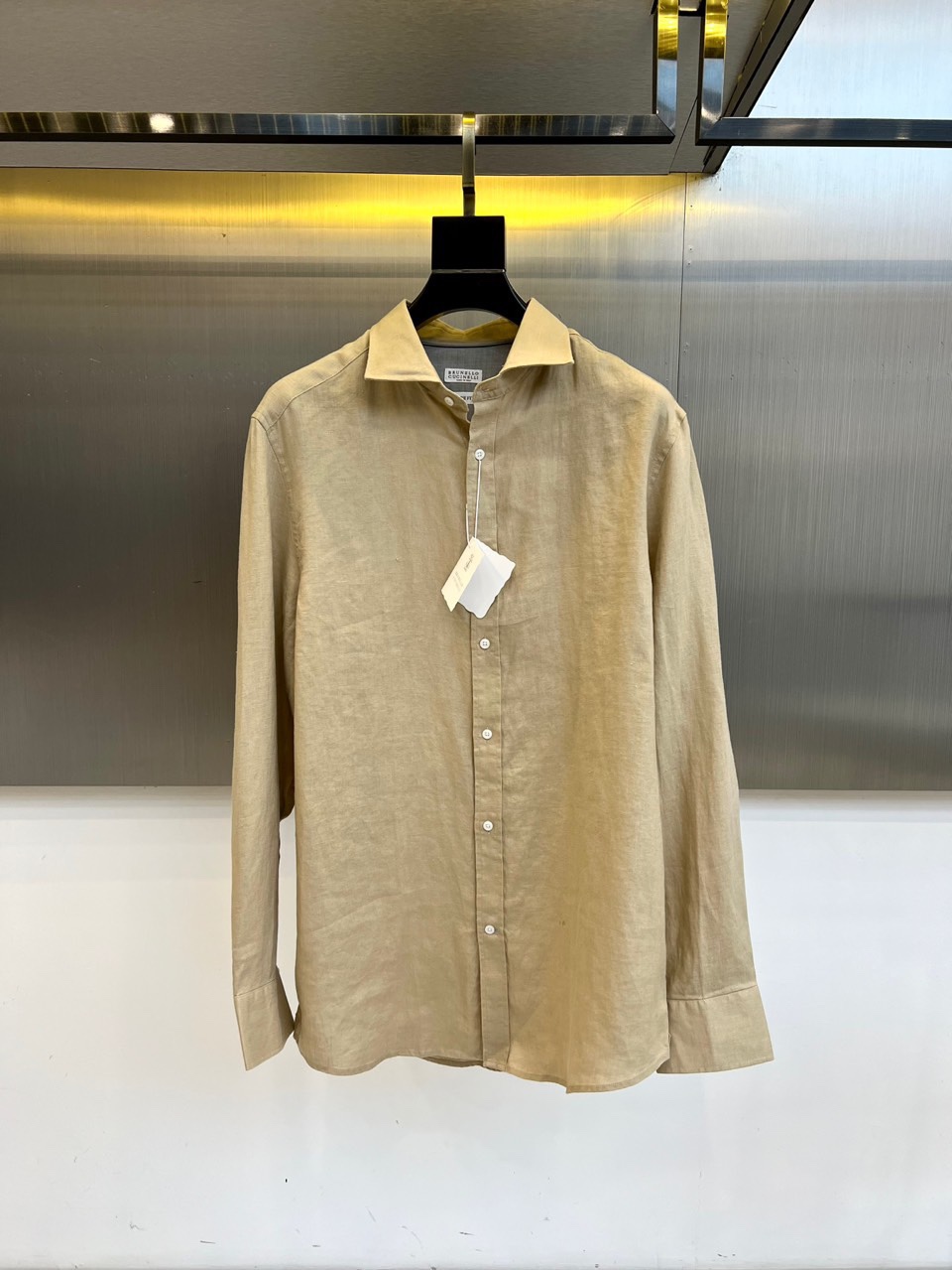 
BC-Brunello Cucinelli 棉麻极简衬衫 | 自然呼吸 优雅随行

纯白棉麻小尖领衬衫