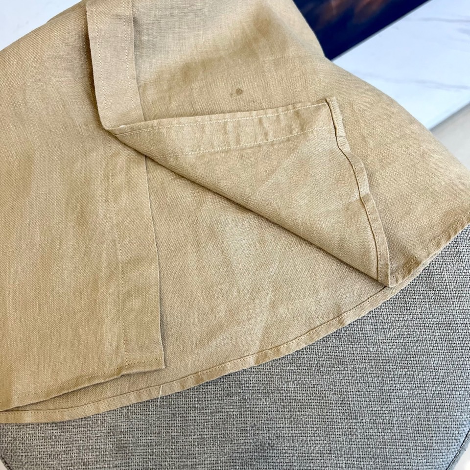 
BC-Brunello Cucinelli 棉麻极简衬衫 | 自然呼吸 优雅随行

纯白棉麻小尖领衬衫