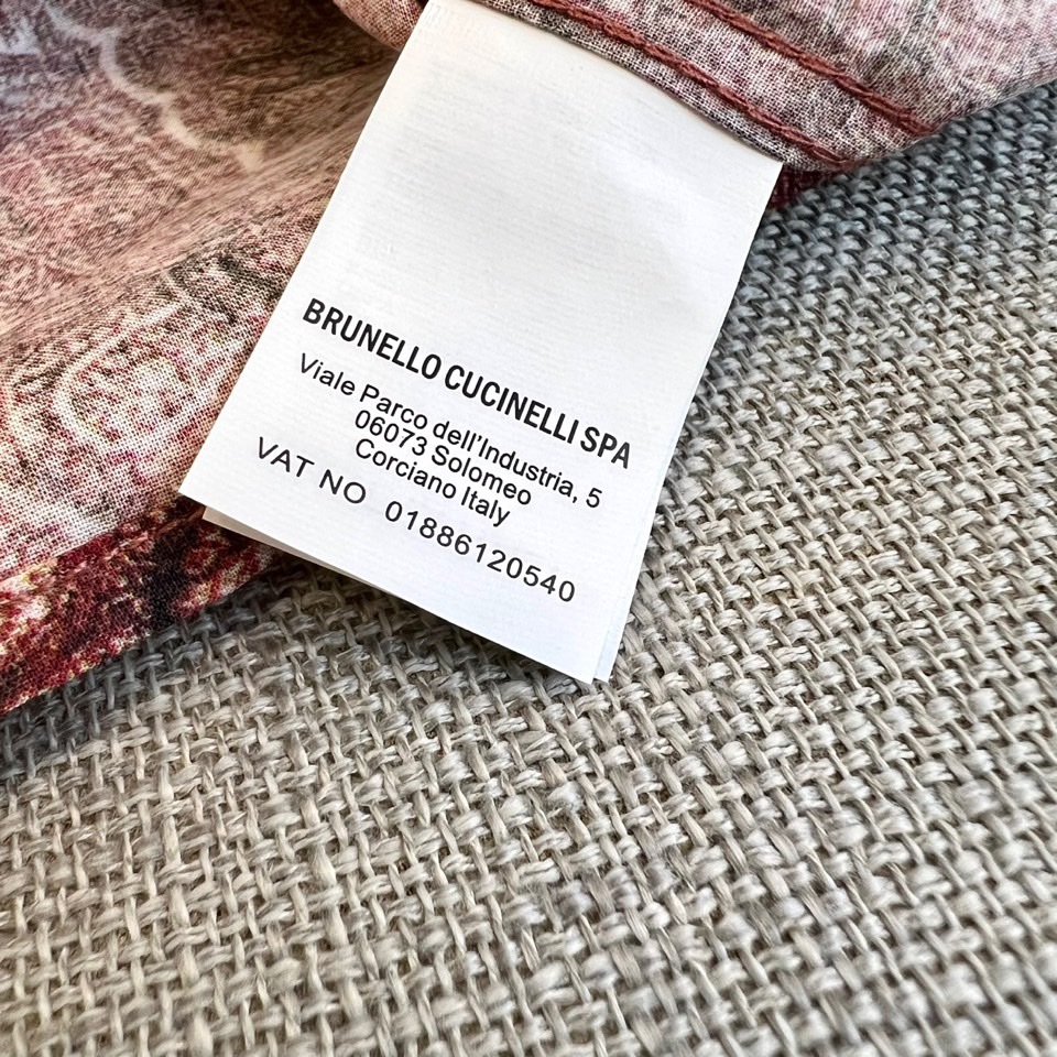 
BRUNELLO CUCINELLI 复古花纹衬衫

25秋冬新品，深红底色铺满细腻手绘纹样，100%