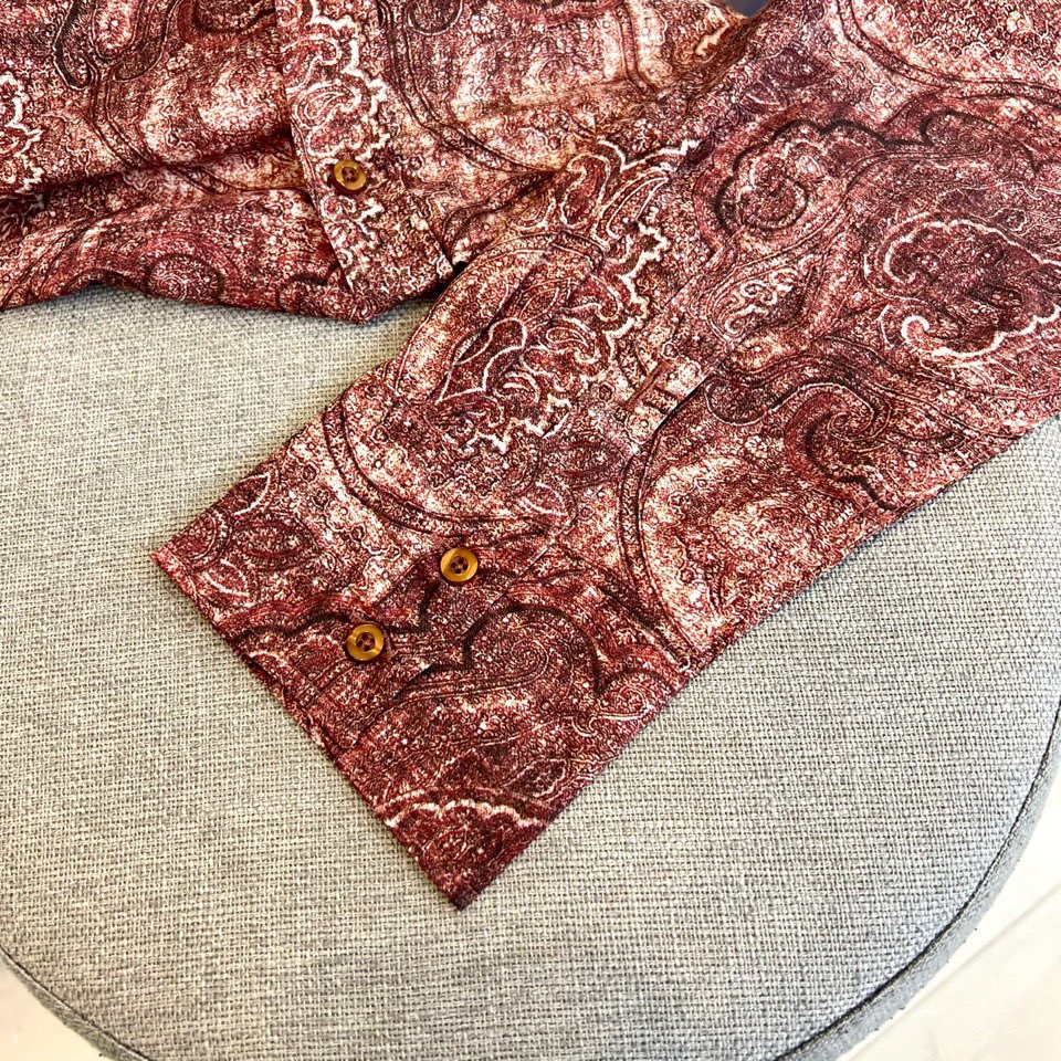 
BRUNELLO CUCINELLI 复古花纹衬衫

25秋冬新品，深红底色铺满细腻手绘纹样，100%