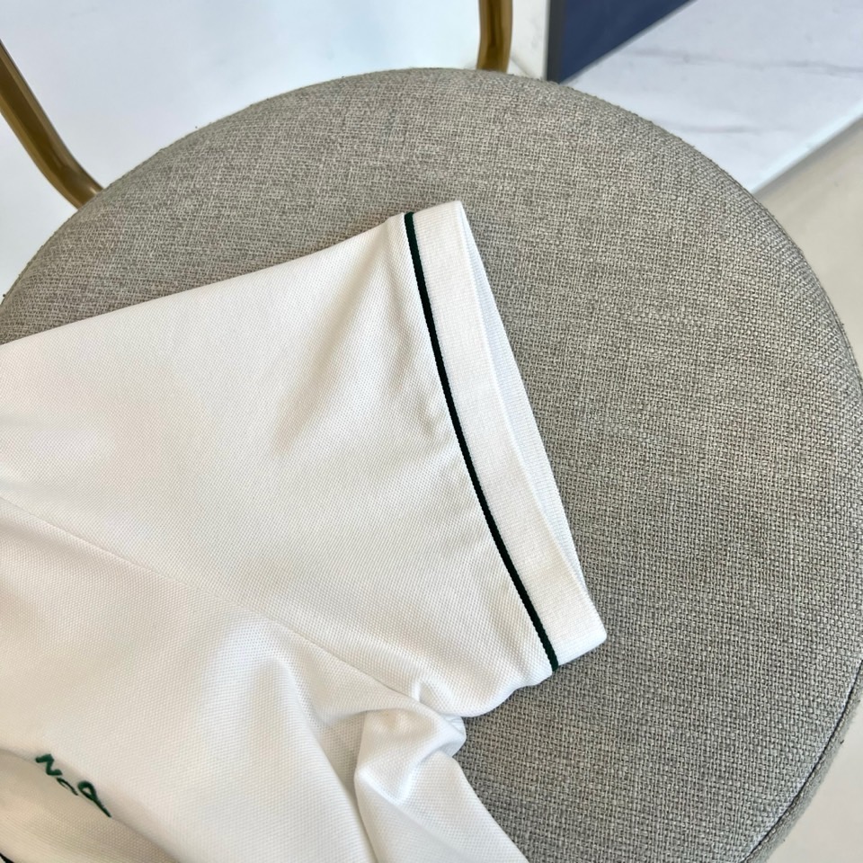 
1v、2025s经典标志性Logo点缀元素 经典时尚翻领 Polo衫短袖 ，贸易公司渠道订单，简约大气