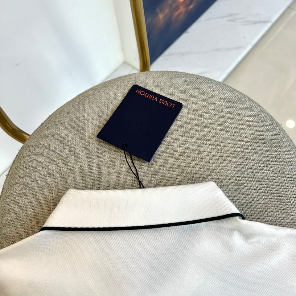 
1v、2025s经典标志性Logo点缀元素 经典时尚翻领 Polo衫短袖 ，贸易公司渠道订单，简约大气