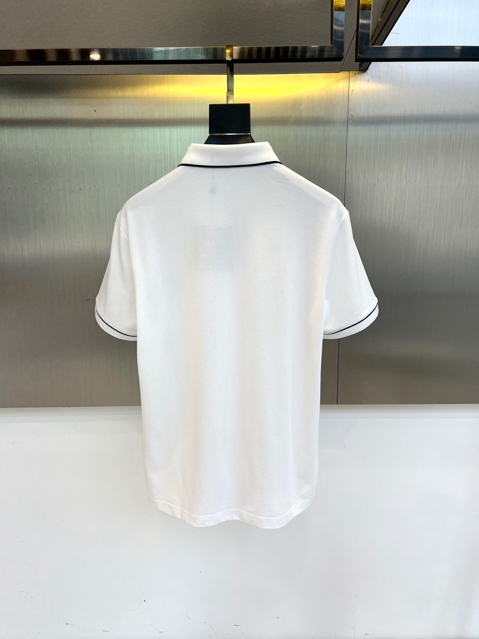 
1v、2025s经典标志性Logo点缀元素 经典时尚翻领 Polo衫短袖 ，贸易公司渠道订单，简约大气