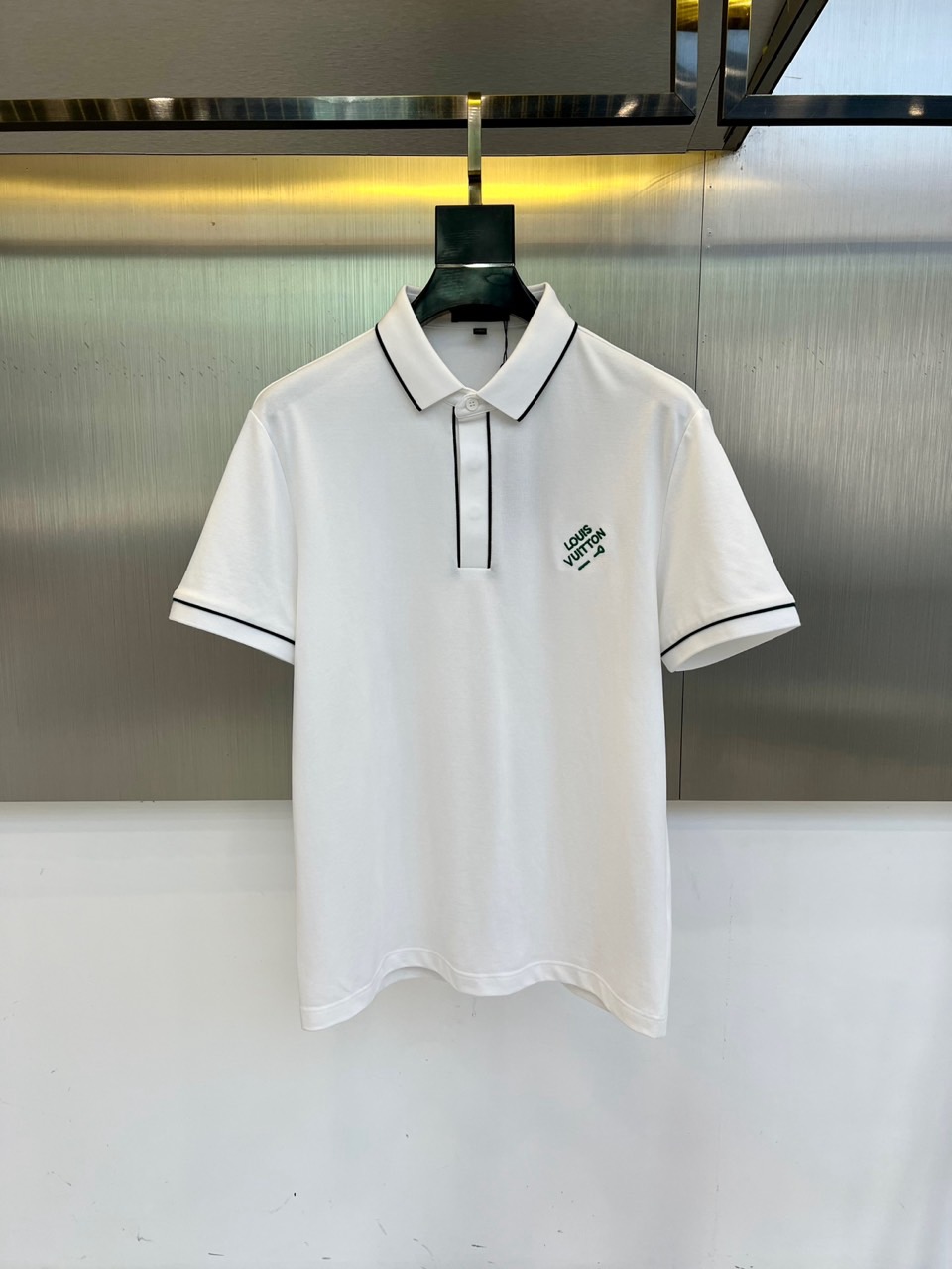 
1v、2025s经典标志性Logo点缀元素 经典时尚翻领 Polo衫短袖 ，贸易公司渠道订单，简约大气