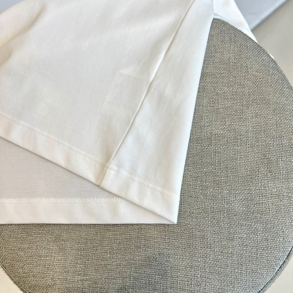 
1v、2025s经典标志性Logo点缀元素 经典时尚翻领 Polo衫短袖 ，贸易公司渠道订单，简约大气