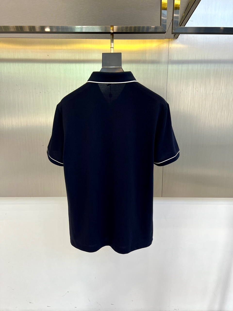 
1v、2025s经典标志性Logo点缀元素 经典时尚翻领 Polo衫短袖 ，贸易公司渠道订单，简约大气