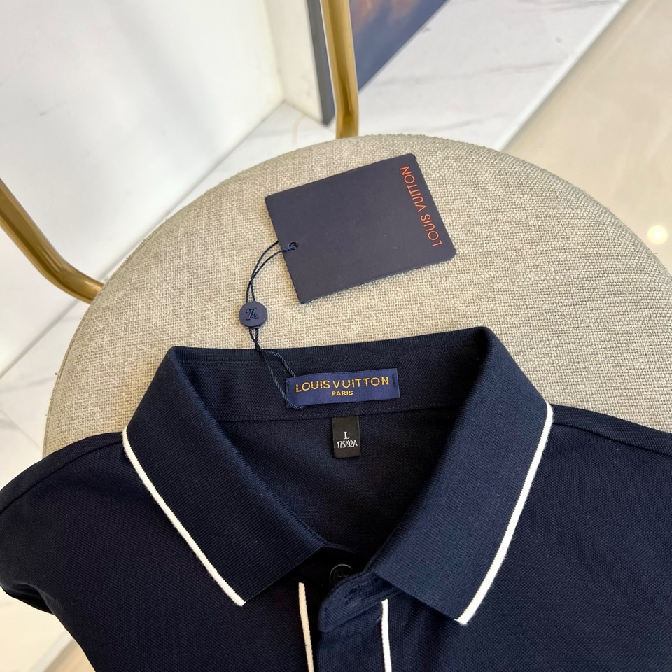 
1v、2025s经典标志性Logo点缀元素 经典时尚翻领 Polo衫短袖 ，贸易公司渠道订单，简约大气