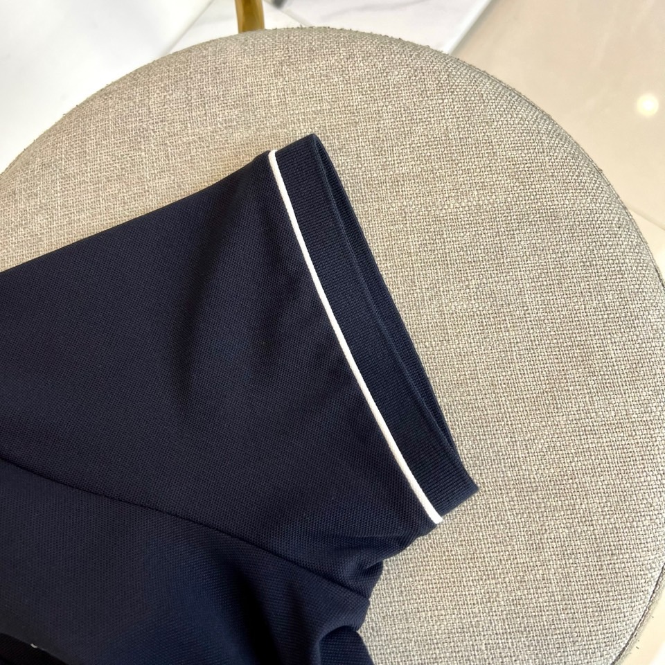 
1v、2025s经典标志性Logo点缀元素 经典时尚翻领 Polo衫短袖 ，贸易公司渠道订单，简约大气