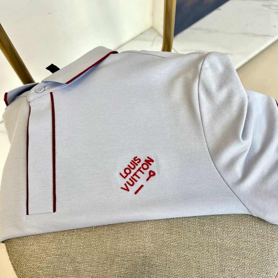 
1v、2025s经典标志性Logo点缀元素 经典时尚翻领 Polo衫短袖 ，贸易公司渠道订单，简约大气