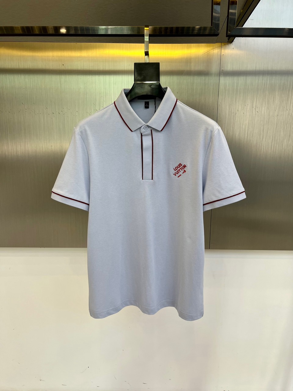 
1v、2025s经典标志性Logo点缀元素 经典时尚翻领 Polo衫短袖 ，贸易公司渠道订单，简约大气