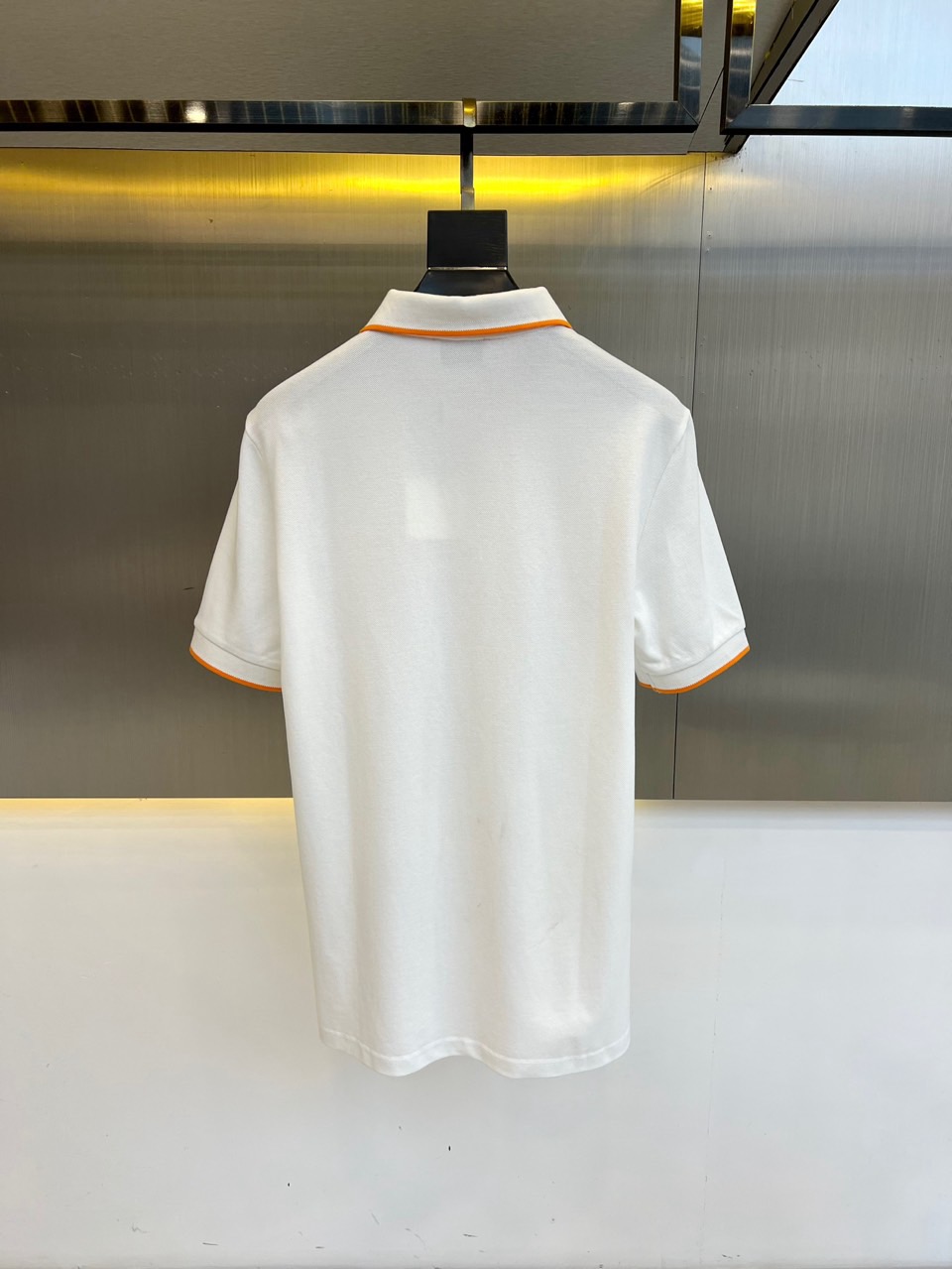 
爱马仕、2025s经典标志性Logo点缀元素 经典时尚翻领 Polo衫短袖 ，贸易公司渠道订单，简约大