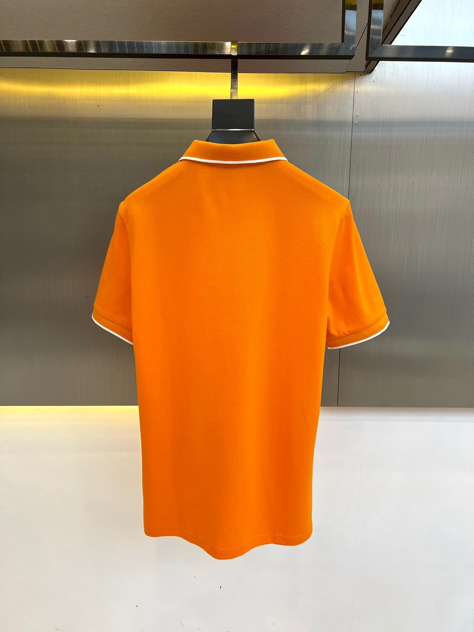 
爱马仕、2025s经典标志性Logo点缀元素 经典时尚翻领 Polo衫短袖 ，贸易公司渠道订单，简约大