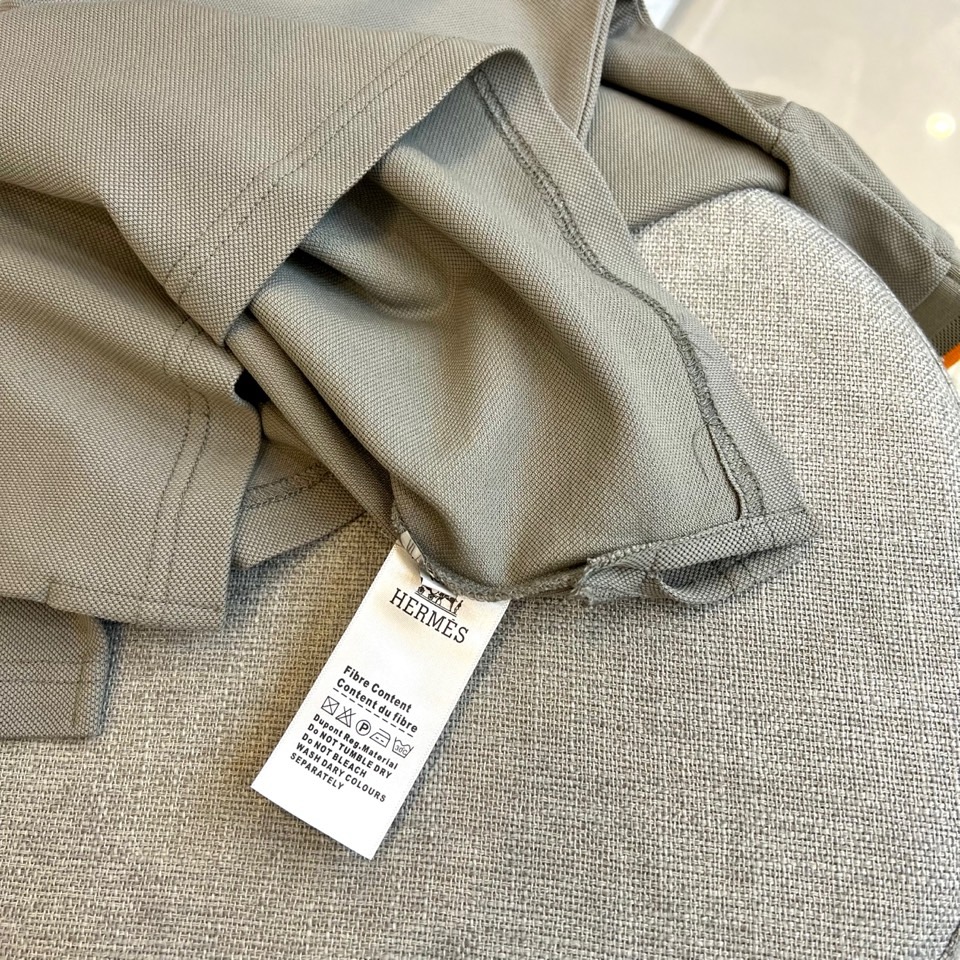 
爱马仕、2025s经典标志性Logo点缀元素 经典时尚翻领 Polo衫短袖 ，贸易公司渠道订单，简约大