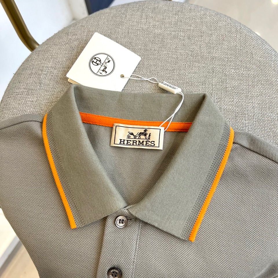 
爱马仕、2025s经典标志性Logo点缀元素 经典时尚翻领 Polo衫短袖 ，贸易公司渠道订单，简约大