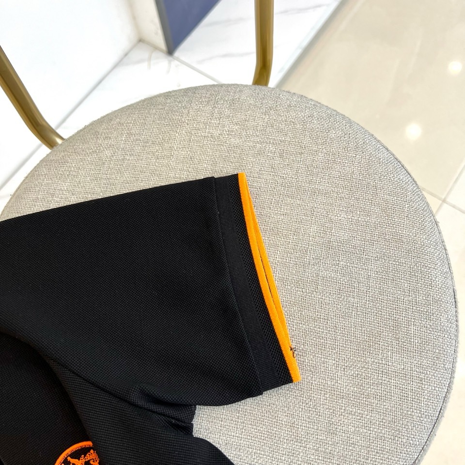 
爱马仕、2025s经典标志性Logo点缀元素 经典时尚翻领 Polo衫短袖 ，贸易公司渠道订单，简约大