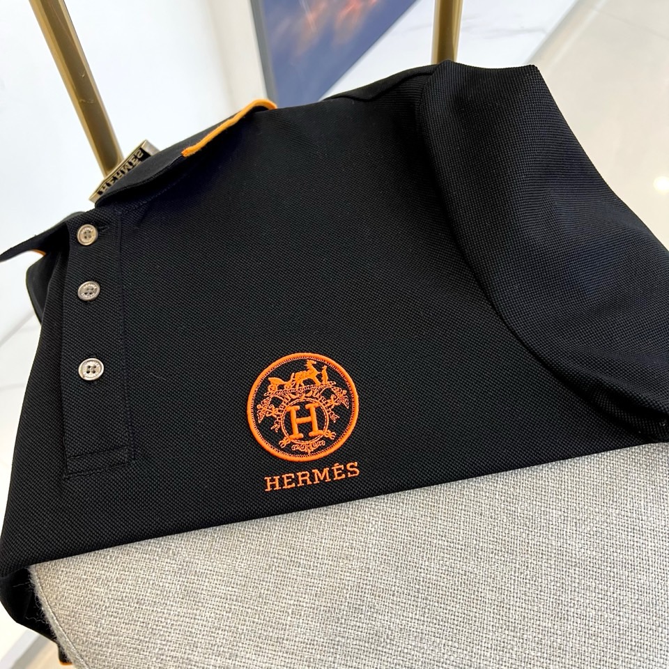 
爱马仕、2025s经典标志性Logo点缀元素 经典时尚翻领 Polo衫短袖 ，贸易公司渠道订单，简约大