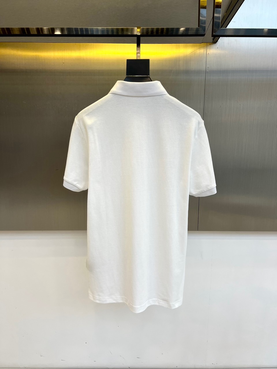
普拉达、25s新品发售，男士翻领半拉链短袖T恤POLO衫，进口驻地丝光棉短袖T恤，温儒柔软 细腻柔软 