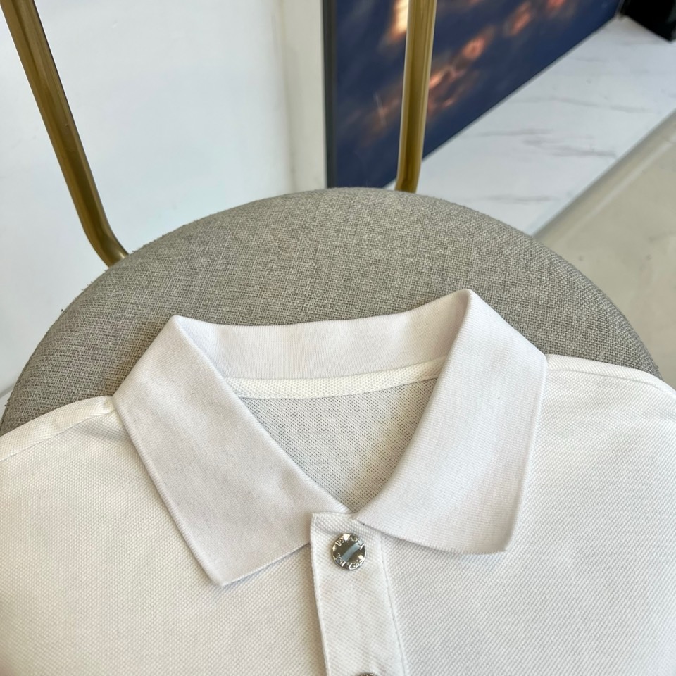 
普拉达、25s新品发售，男士翻领半拉链短袖T恤POLO衫，进口驻地丝光棉短袖T恤，温儒柔软 细腻柔软 