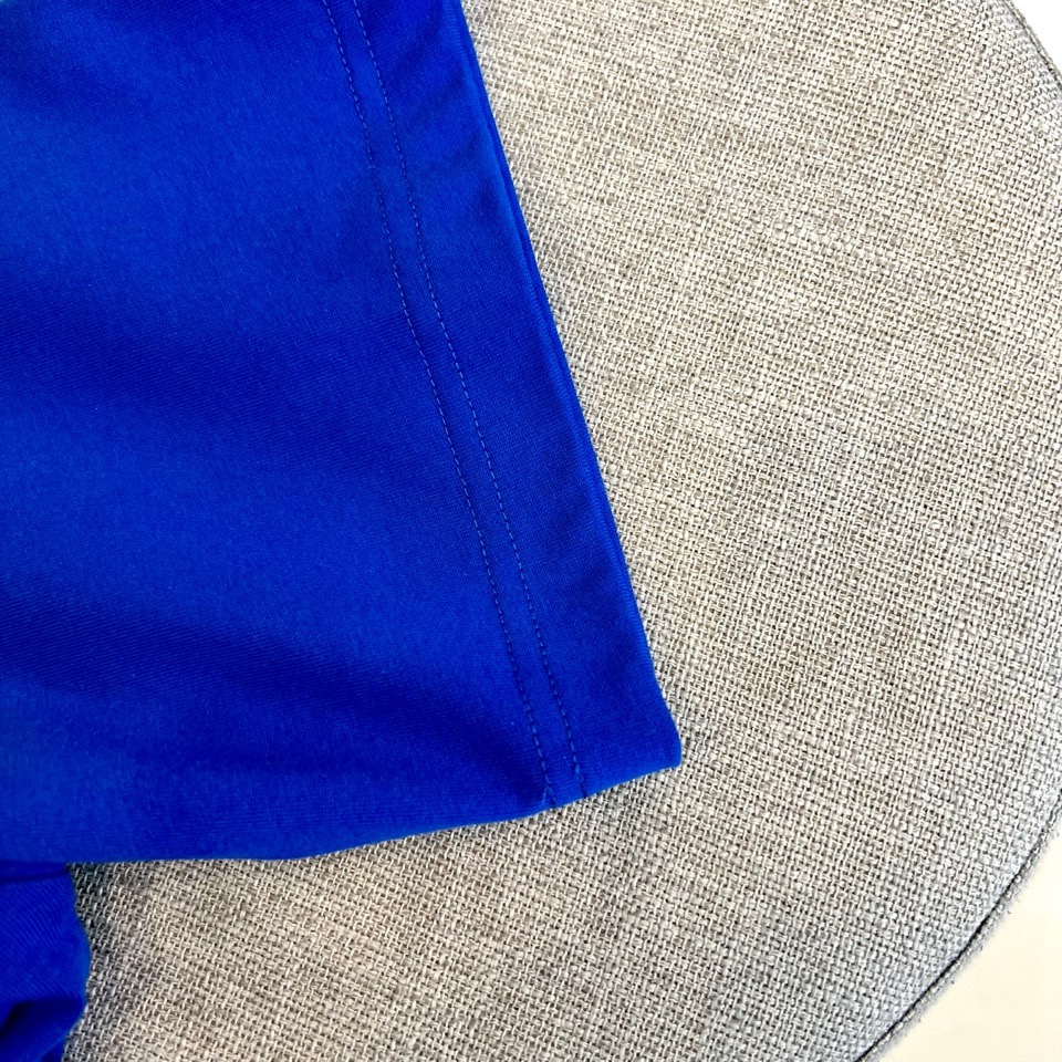 
伯尔鲁帝、2025春夏全新系列单品上线，非常时髦前卫的一款男短袖T恤，三标齐全、醒目的logo图案修饰