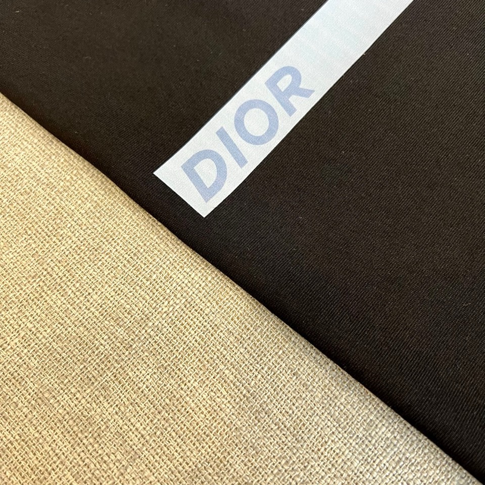 
Dio迪奥、25新款 男士棉质印花图案休闲宽松短袖t恤，图案印花，采用高密度莫代尔冰感面料，同布罗纹圆