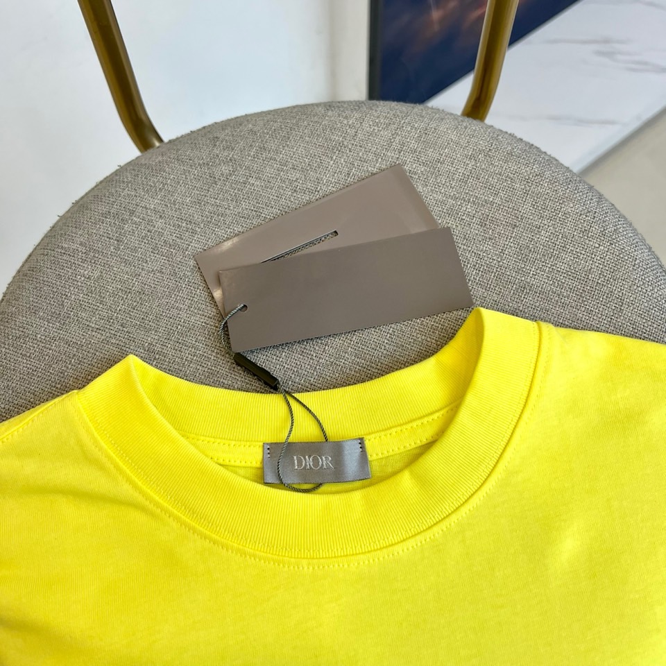 
Dio迪奥、25新款 男士棉质印花图案休闲宽松短袖t恤，图案印花，采用高密度莫代尔冰感面料，同布罗纹圆