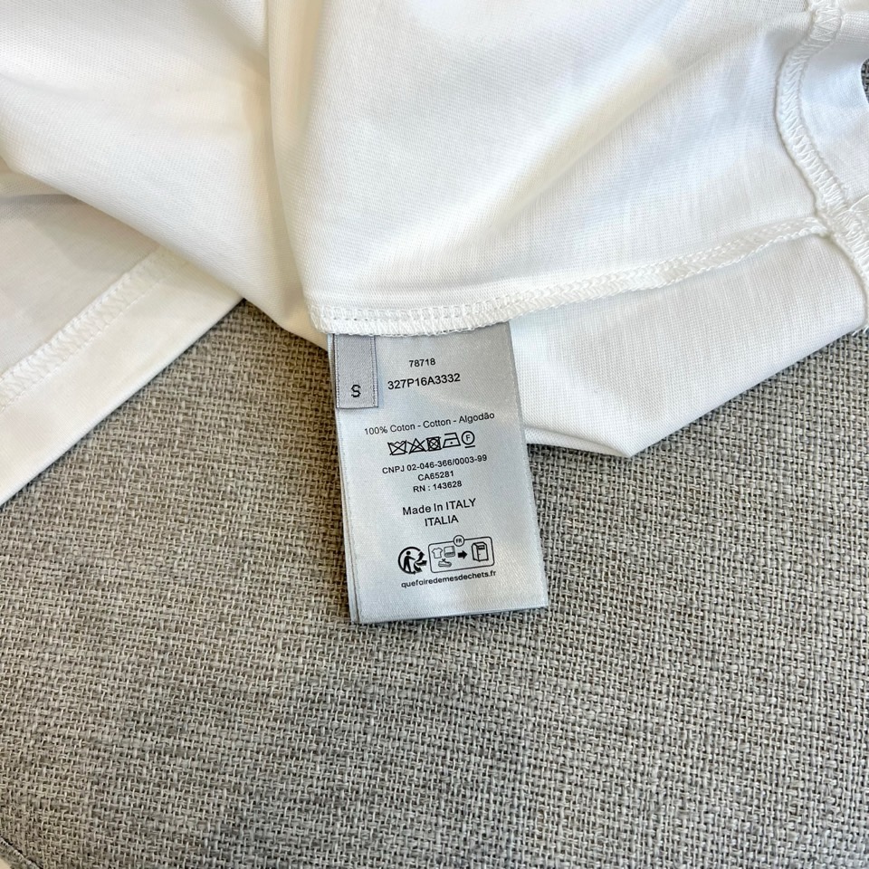 
Dio迪奥、25新款 男士棉质印花图案休闲宽松短袖t恤，图案印花，采用高密度莫代尔冰感面料，同布罗纹圆