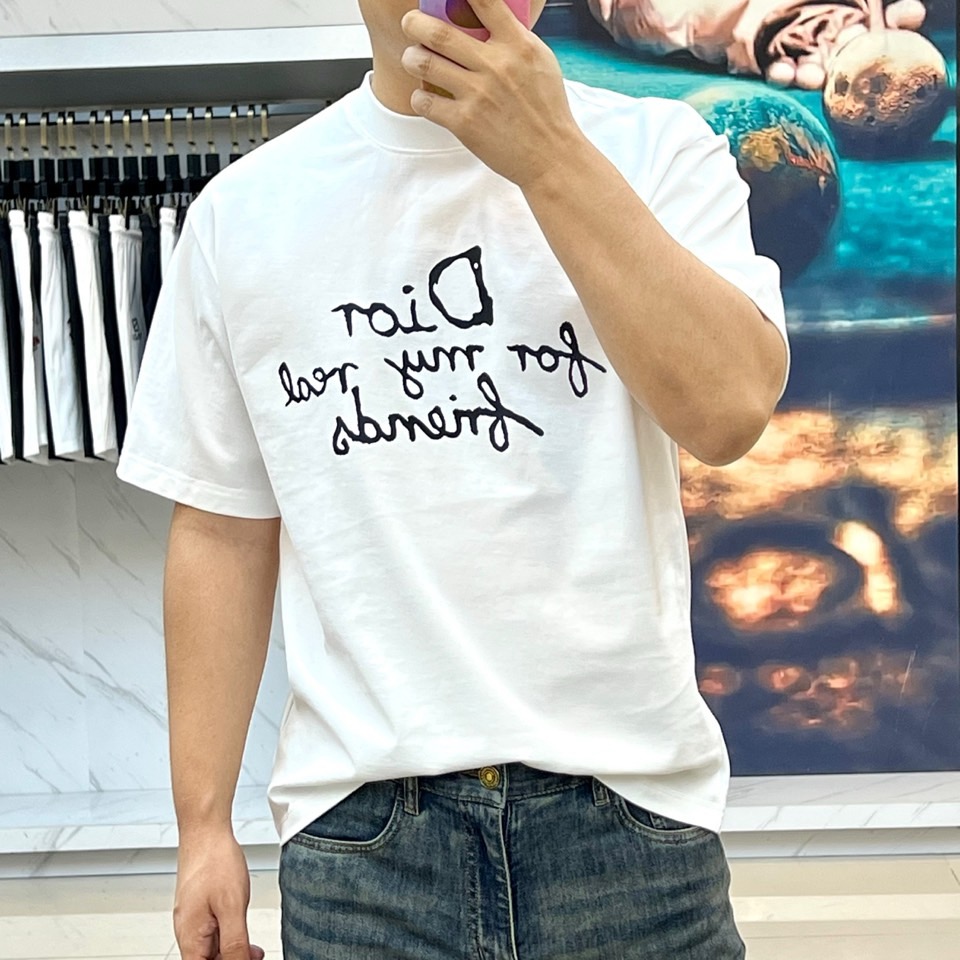 
Dio迪奥、25新款 男士棉质印花图案休闲宽松短袖t恤，图案印花，采用高密度莫代尔冰感面料，同布罗纹圆