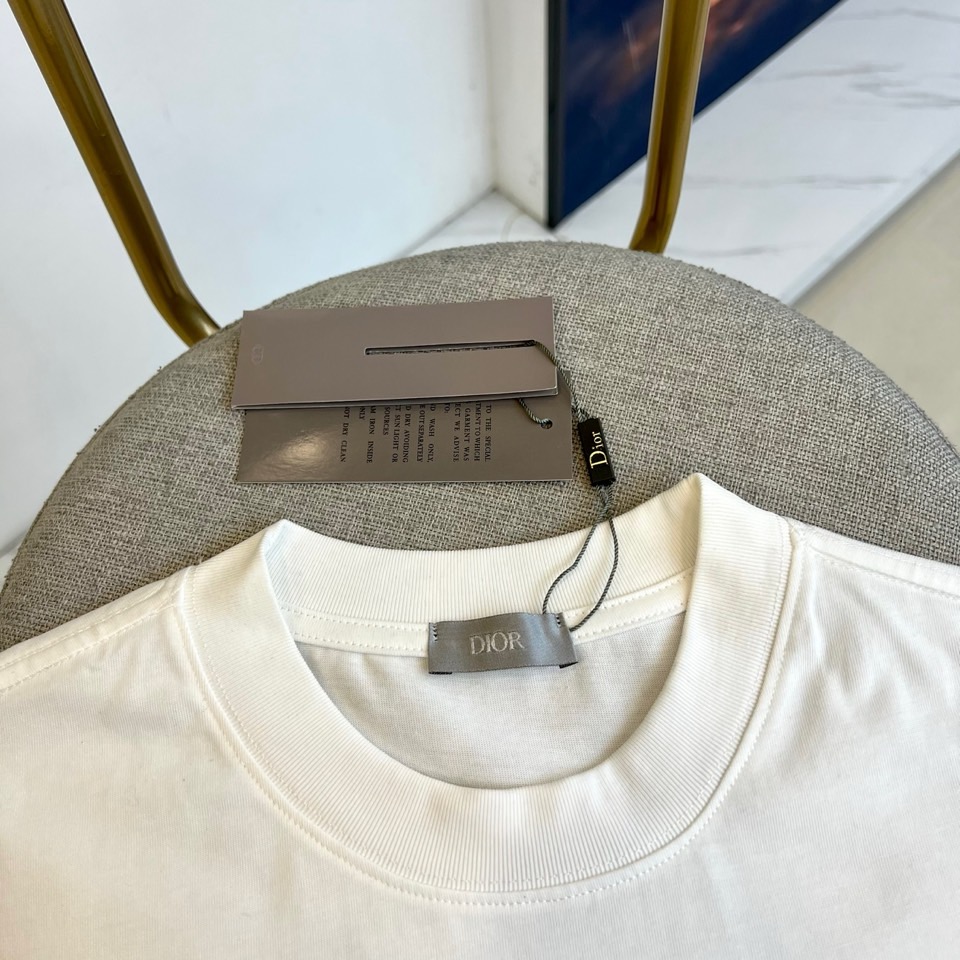 
Dio迪奥、25新款 男士棉质印花图案休闲宽松短袖t恤，图案印花，采用高密度莫代尔冰感面料，同布罗纹圆