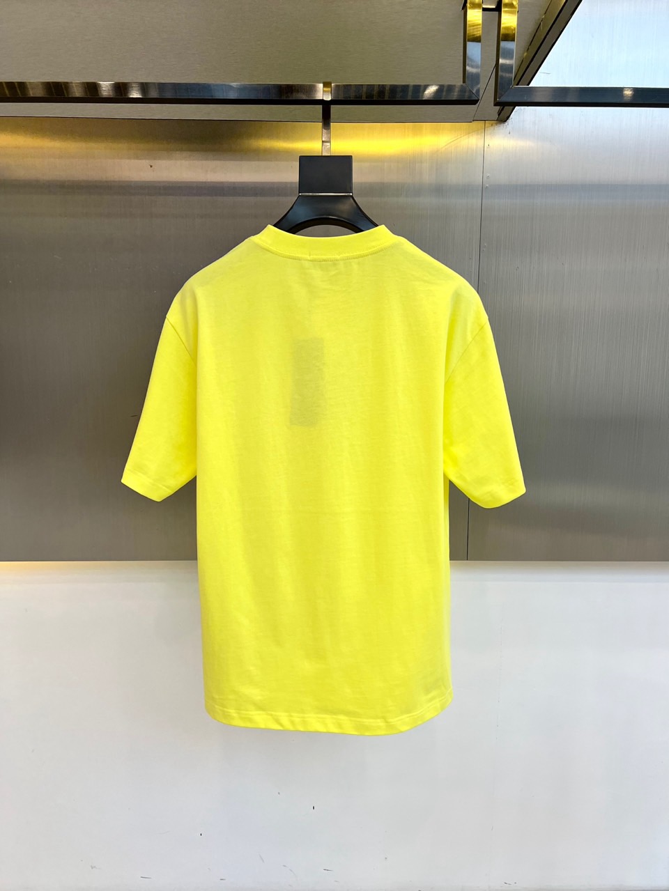 
Dio迪奥、25新款 男士棉质印花图案休闲宽松短袖t恤，图案印花，采用高密度莫代尔冰感面料，同布罗纹圆