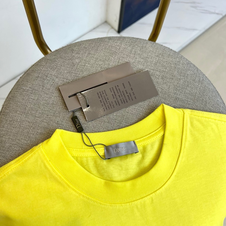 
Dio迪奥、25新款 男士棉质印花图案休闲宽松短袖t恤，图案印花，采用高密度莫代尔冰感面料，同布罗纹圆