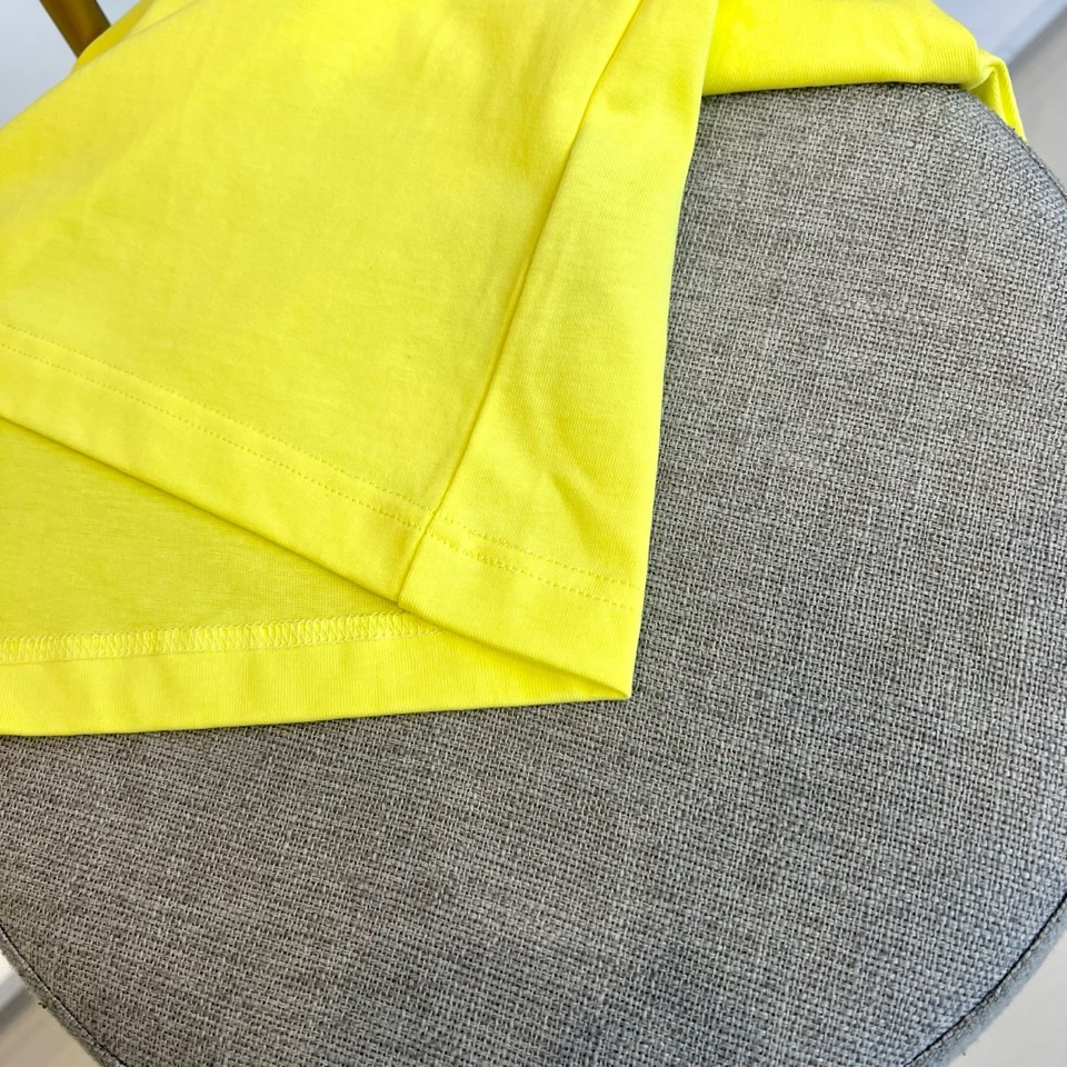 
Dio迪奥、25新款 男士棉质印花图案休闲宽松短袖t恤，图案印花，采用高密度莫代尔冰感面料，同布罗纹圆