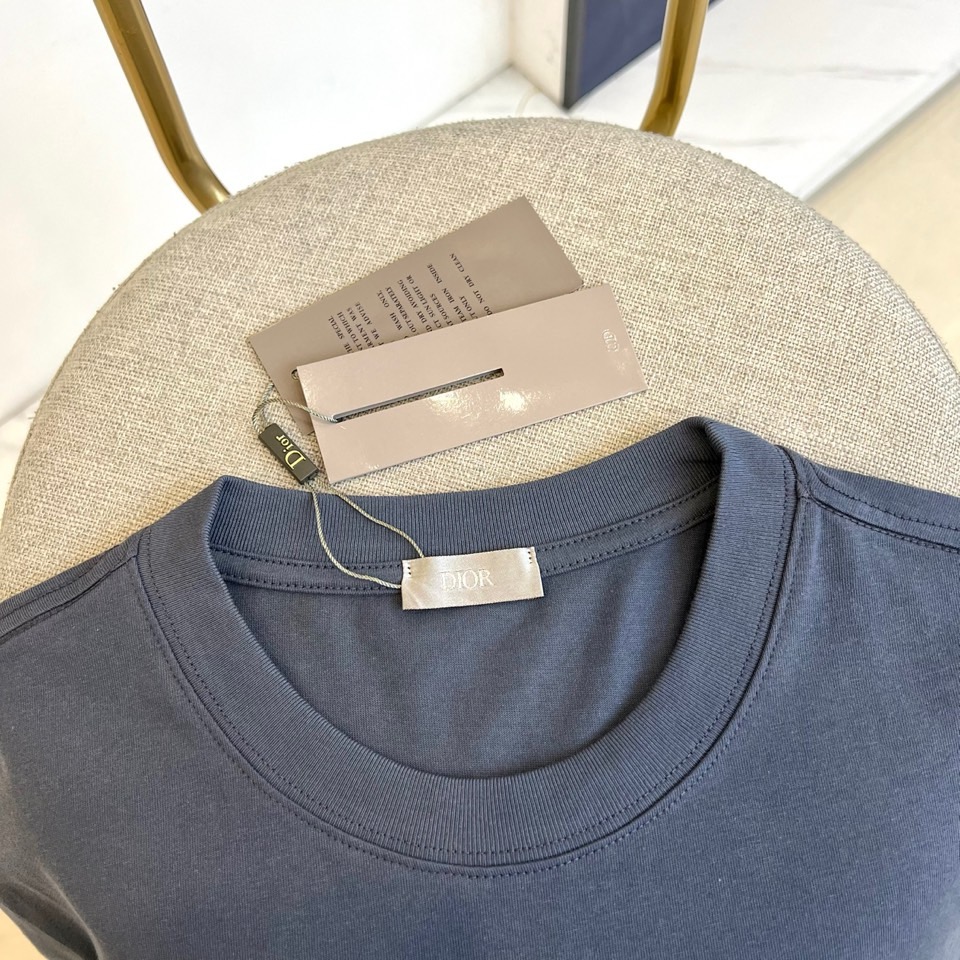 
Dio迪奥、25新款 男士棉质印花图案休闲宽松短袖t恤，图案印花，采用高密度莫代尔冰感面料，同布罗纹圆