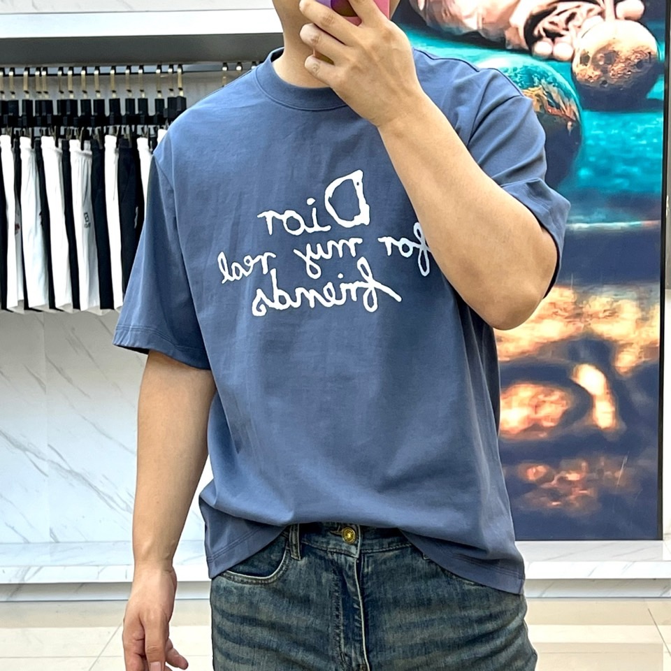 
Dio迪奥、25新款 男士棉质印花图案休闲宽松短袖t恤，图案印花，采用高密度莫代尔冰感面料，同布罗纹圆