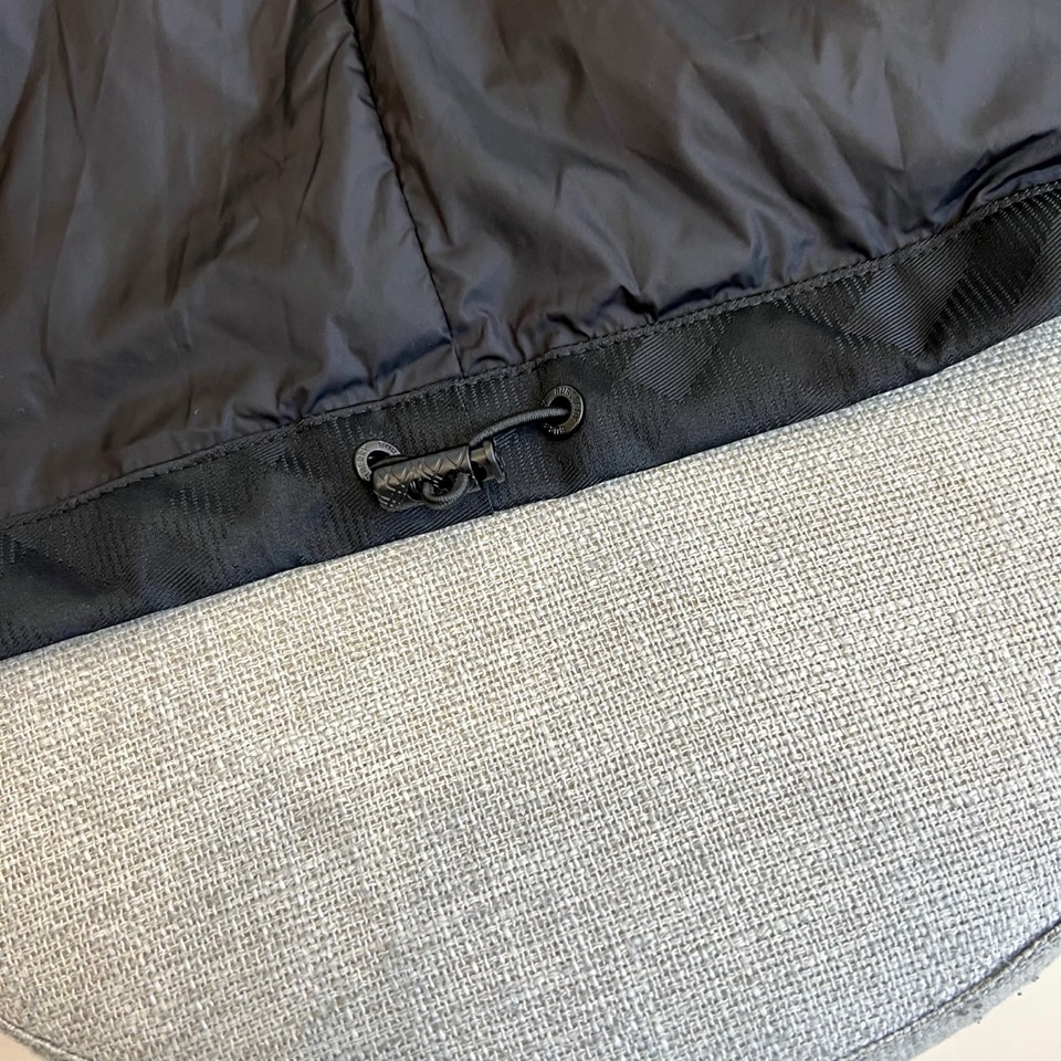 
Bur巴宝莉、25FW新品菱形暗格男士连帽长袖夹棉/薄棉夹克。BUR最新研发的特殊材质，记忆面料也叫记