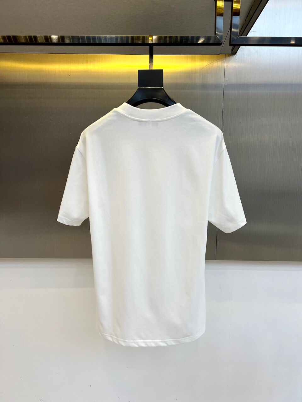 芬迪、2025夏季男士圆领时尚立体字母休闲欧棉短袖T恤，甄选客供进口100%纯棉材质制成，领口高密罗纹拼