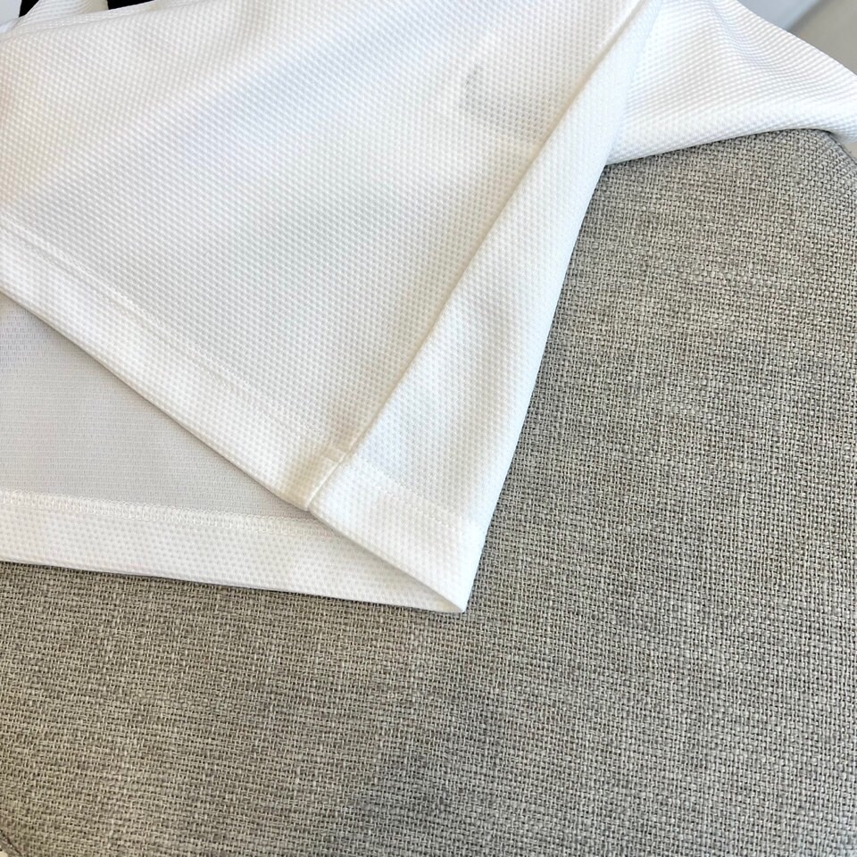 普拉达、2025春夏新款男士翻领套头短袖针织衫修身休闲T恤。定制面料、透气舒爽、经过特殊浇洗工艺处理，手