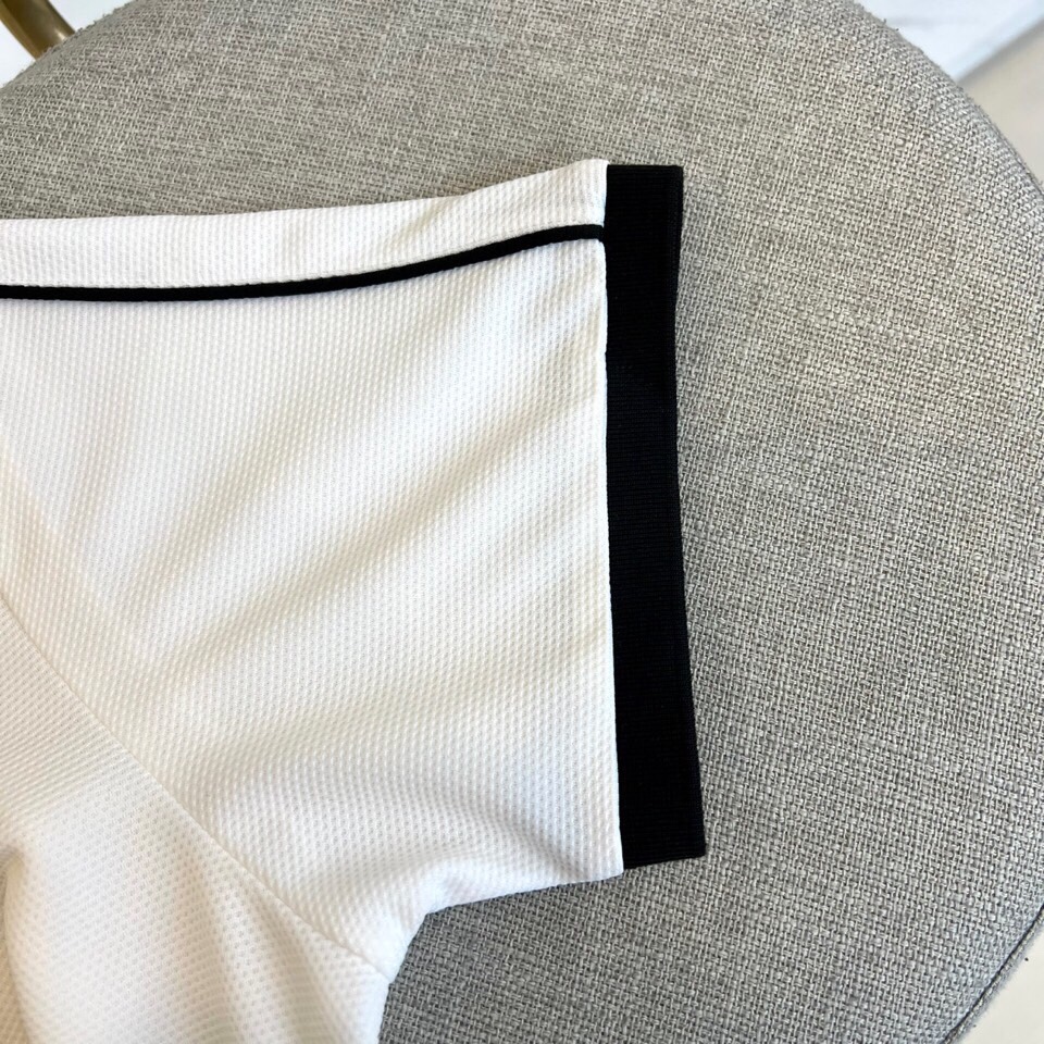 普拉达、2025春夏新款男士翻领套头短袖针织衫修身休闲T恤。定制面料、透气舒爽、经过特殊浇洗工艺处理，手