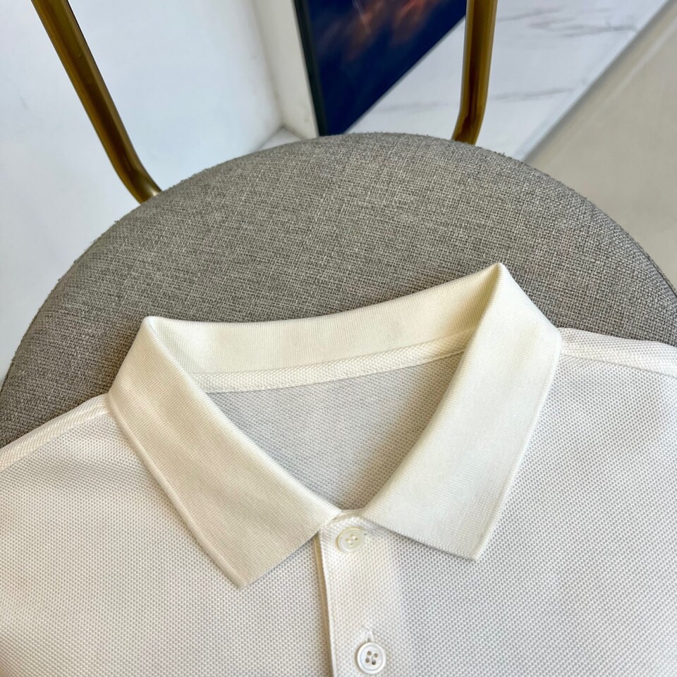 爱马仕、2025夏季新款男士翻领短袖Polo衫。选用100%海岛长绒棉因产量稀少而格外珍贵的Pima棉(