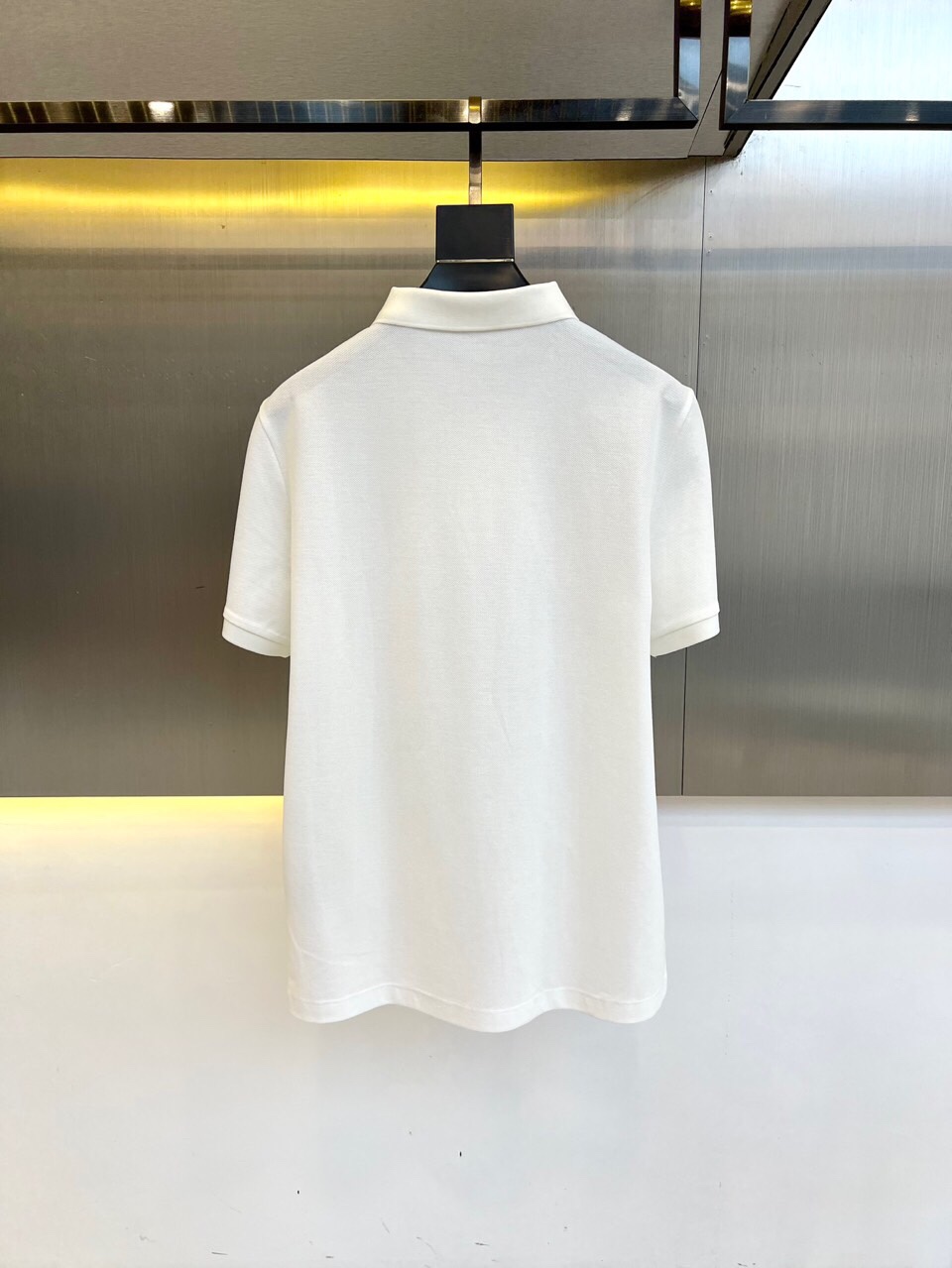 爱马仕、2025夏季新款男士翻领短袖Polo衫。选用100%海岛长绒棉因产量稀少而格外珍贵的Pima棉(