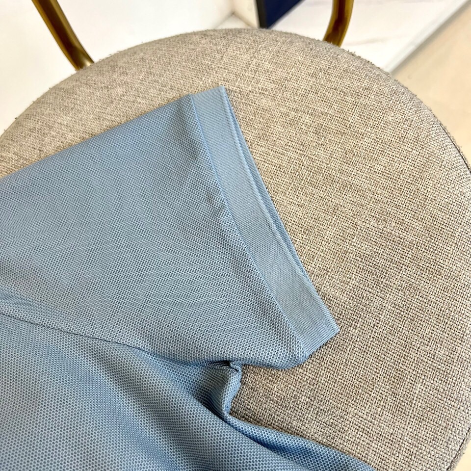 爱马仕、2025夏季新款男士翻领短袖Polo衫。选用100%海岛长绒棉因产量稀少而格外珍贵的Pima棉(