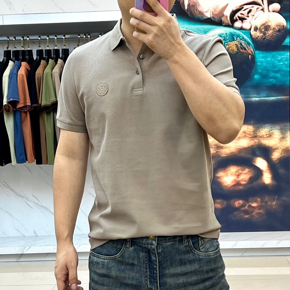 爱马仕、2025夏季新款男士翻领短袖Polo衫。选用100%海岛长绒棉因产量稀少而格外珍贵的Pima棉(