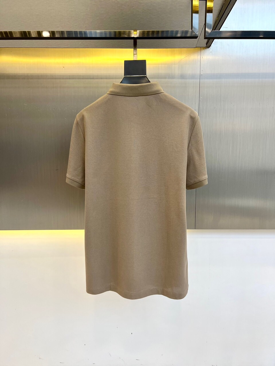 爱马仕、2025夏季新款男士翻领短袖Polo衫。选用100%海岛长绒棉因产量稀少而格外珍贵的Pima棉(