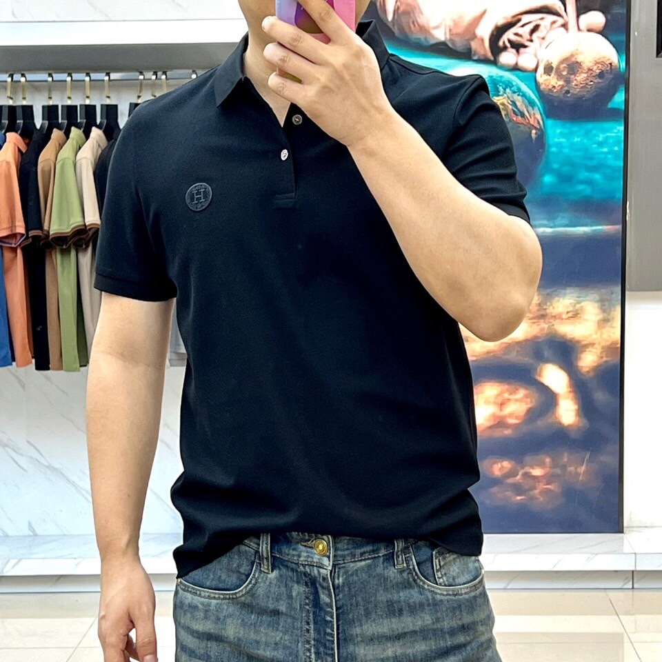 爱马仕、2025夏季新款男士翻领短袖Polo衫。选用100%海岛长绒棉因产量稀少而格外珍贵的Pima棉(