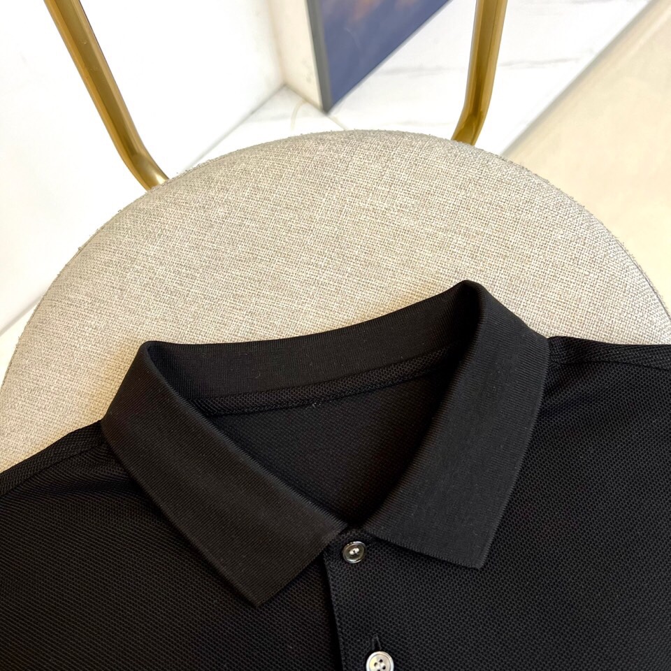 爱马仕、2025夏季新款男士翻领短袖Polo衫。选用100%海岛长绒棉因产量稀少而格外珍贵的Pima棉(